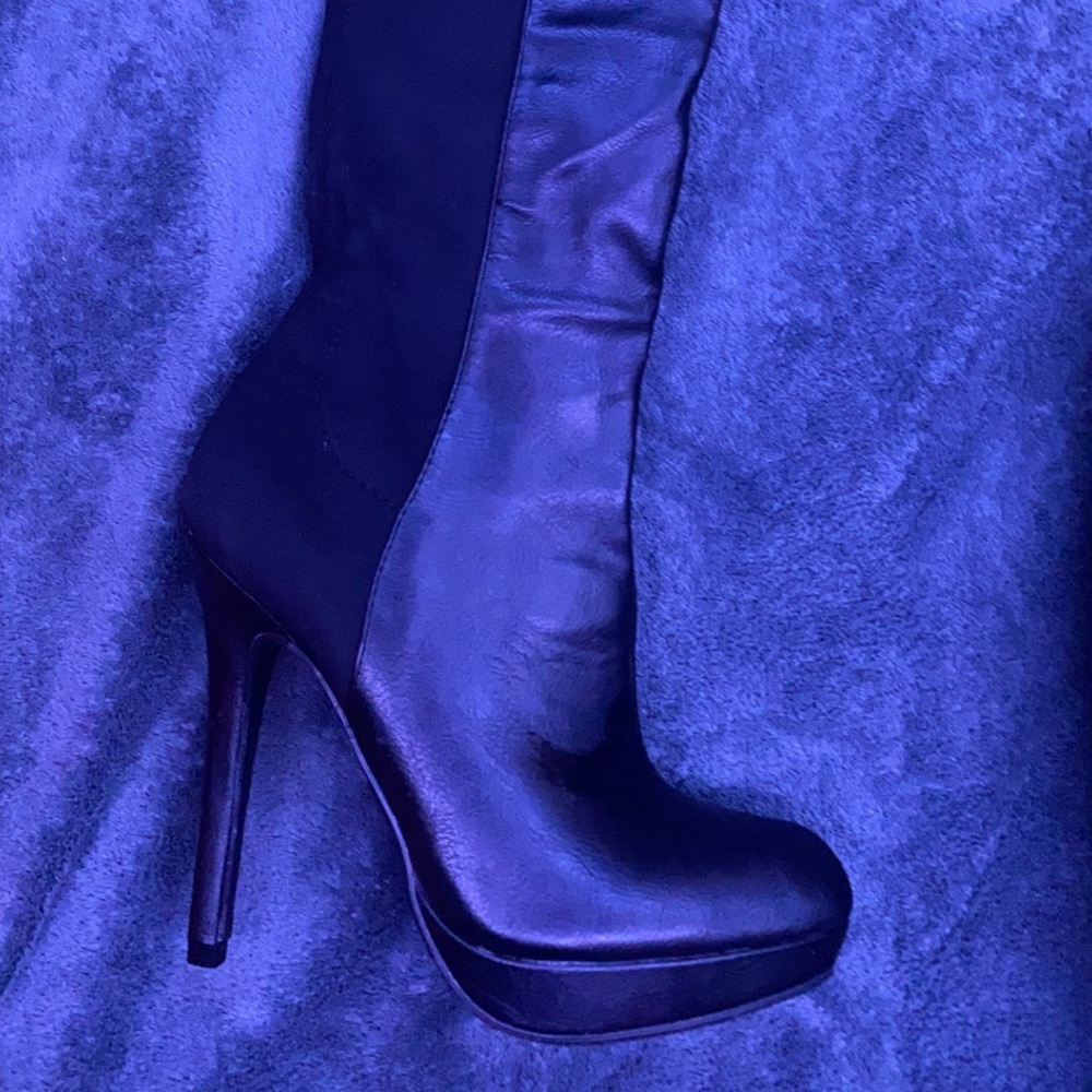 Black heeled boots